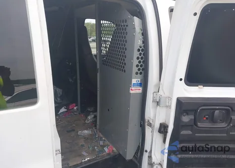 2005 Chevrolet Express G3500 from USA, damaged, VIN 1GCHG35U851202808